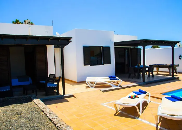 Villa Conil With Heated Pool And Air Conditioning