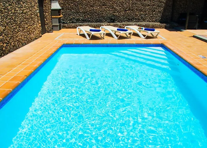 Villa Conil With Heated Pool And Air Conditioning